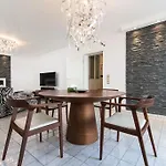 Luxuswohnung In Bester Lage Von Duesseldorf