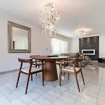 Luxuswohnung In Bester Lage Von Duesseldorf