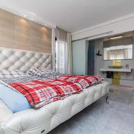Apartment Luxuswohnung In Bester Lage Von *